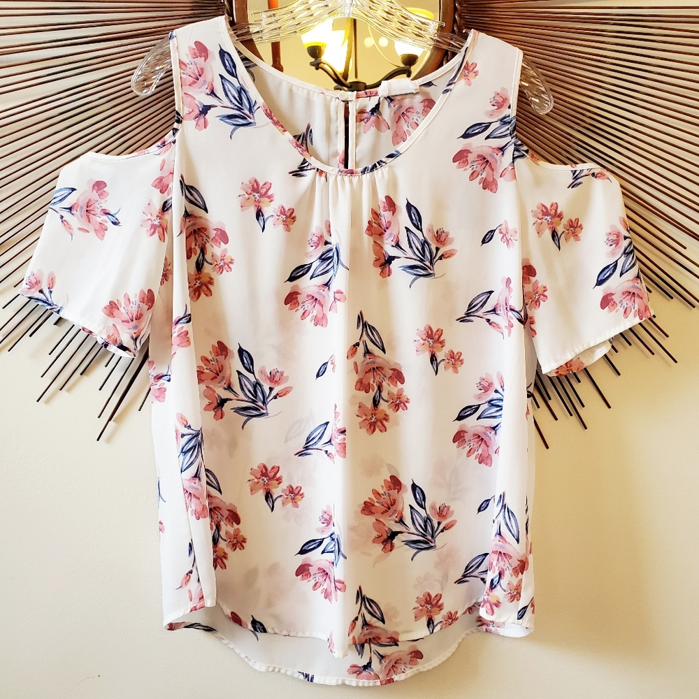 Sienns Sky Floral Cut-out Shoulder Top